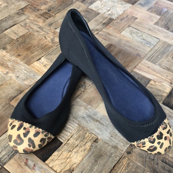 Jack Rogers Bree Stretch Black Cheetah Flats - Picture 2 of 10
